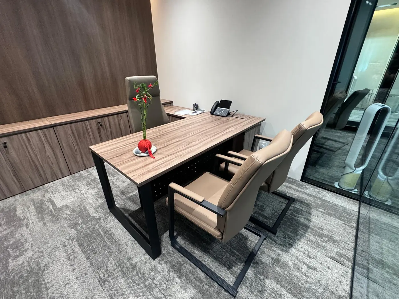 Manager office with desk, credenza and guest chairs