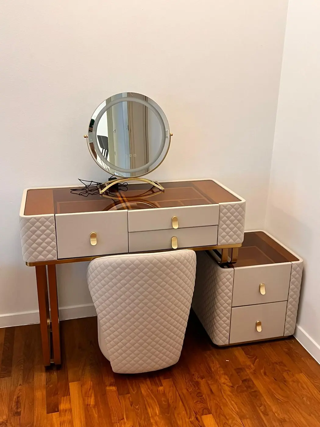 Upholstered vanity set with mirror and drawers